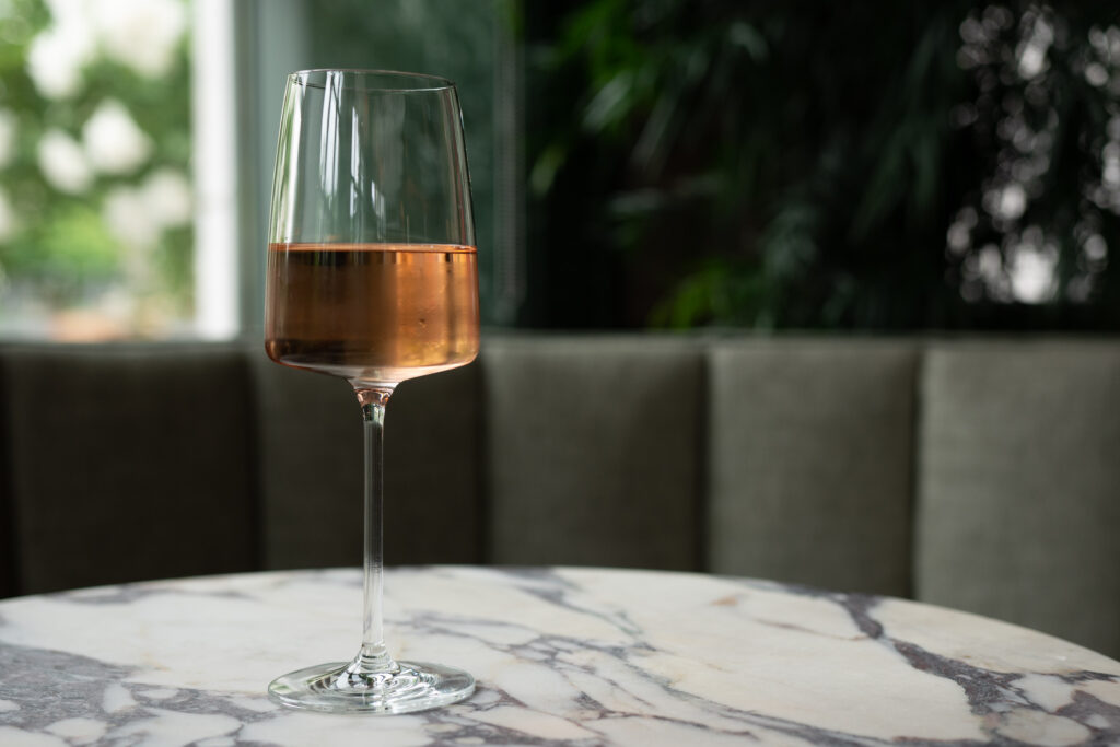 wine glass laurel